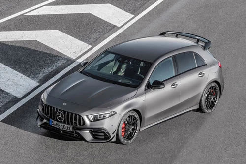 1. Mercedes-AMG A45 S 4MATIC + (thời gian tăng tốc từ 0-100 km/h: 3,9 giây).