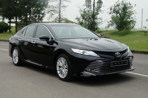 Giá lăn bánh Toyota Camry, đối thủ của Mazda6, Honda Accord