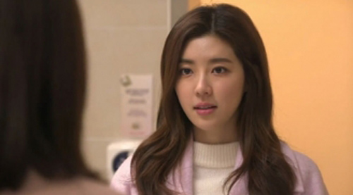 Đưa bạn gái về ra mắt trong căn nhà hoang tàn, dột nát, việc em làm khiến tôi ngỡ ngàng phát khóc