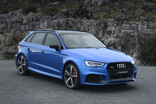 2. Audi RS3 Sportback (thời gian tăng tốc từ 0-100 km/h: 4,1 giây).