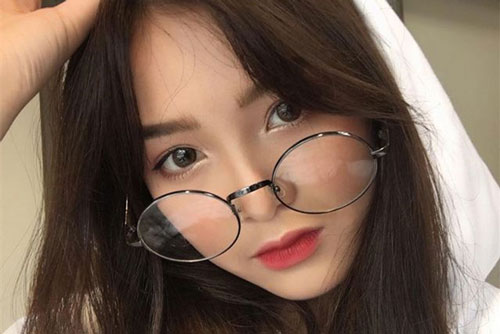 5 bí quyết trang điểm 'thần thánh', xinh 'hút hồn' cho nàng cận thị