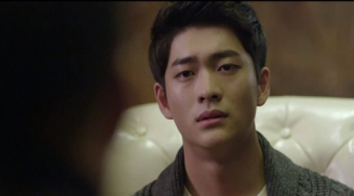 Mặt em trai chồng sắp cưới "cắt không còn giọt máu" khi vừa nhìn thấy tôi bước vào nhà