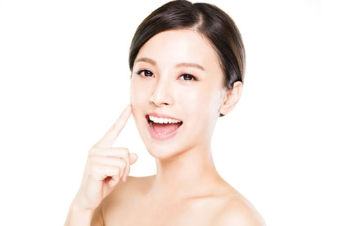 Cho thêm thứ này vào nước rửa mặt mỗi sáng, da đẹp hết nấc dù không dùng mỹ phẩm