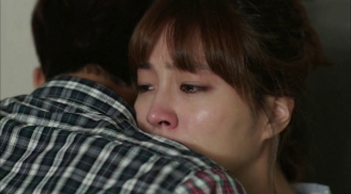 Bạn gái về thăm nhà, thấy cảnh vách đất tồi tàn, ngỡ bị bỏ nào ngờ cô nói 1 câu ai cũng phải nể