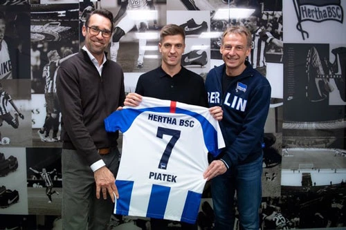 6. Krzysztof Piatek (AC Milan đến Hertha Berlin, 22,8 triệu bảng).