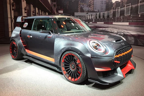 7. MINI John Cooper Works GP (thời gian tăng tốc từ 0-100 km/h: 5,2 giây).