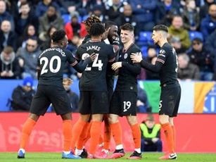 Rudiger lập cú đúp, Chelsea thoát thua trước Leicester