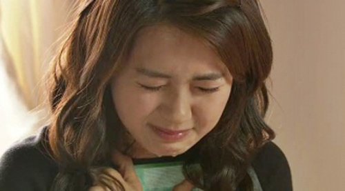 Mẹ vác gậy đánh đuổi bạn gái ngay trong ngày đầu ra mắt chỉ vì cô ấy là người cũ của anh trai