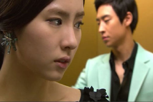 Tâm sự đàn bà tha thứ cho chồng ngoại tình: Vì con tôi nuốt ngược nước mắt vào lòng