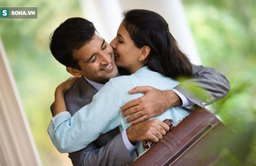 Nghe lời khuyên của vợ, chồng mang chậu cây tới công ty và được thăng chức lên chủ tịch