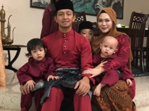 Bà mẹ 6 con ở Malaysia kiếm bộn tiền nhờ stream game