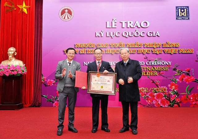 Người cao tuổi nhất được nhận bằng Tiến sĩ Khoa học Giáo dục tại Việt Nam   
