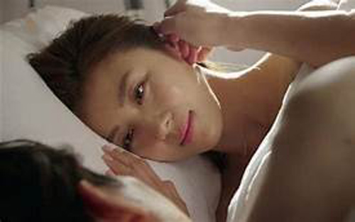 Vừa nhìn thấy thứ ấy của tôi rơi ra trên giường, vợ nổi cơm tam bành đòi li dị ngay đêm tân hôn