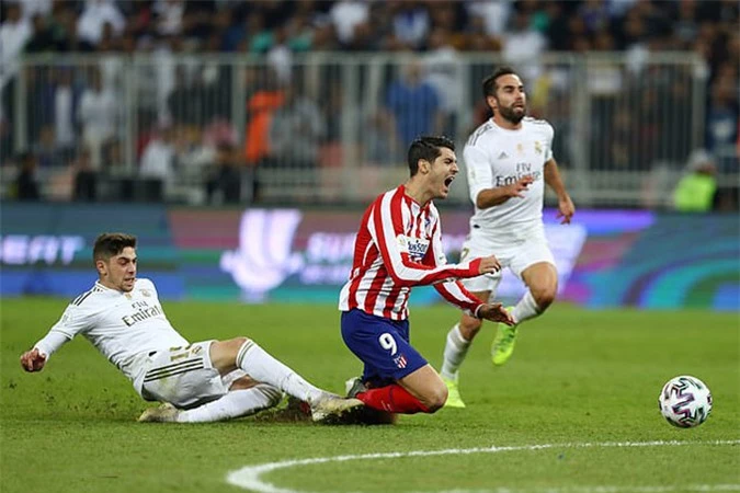 Morata suýt có bàn thắng vào lưới Real nếu không bị Valverde phạm lỗi ở chung kết Siêu Cúp Tây Ban Nha 2020