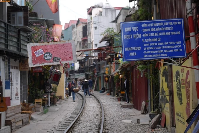 Dan mang noi gi truoc canh du khach bo lenh cam den voi cafe duong tau?-Hinh-4