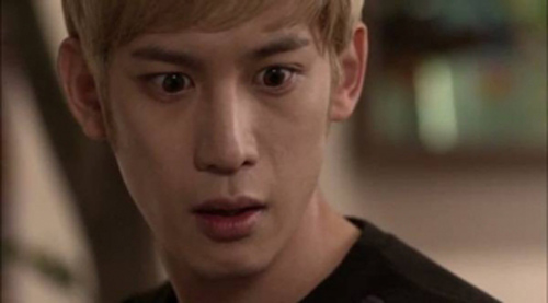 Đêm tân hôn, chồng hét toáng lên khi vừa nhìn thấy tôi bước ra từ nhà tắm với thứ ấy trên người