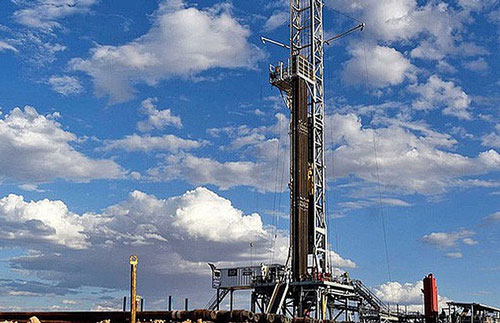 Giá xăng dầu hôm nay 1/2: Nối tiếp đà giảm