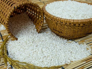 Lén vùi thứ này xuống hũ gạo, 3 ngày sau tiền bạc ùn ùn kéo về, đang nghèo hóa đại gia