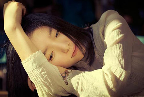 Biết chồng ngoại tình, tôi bơ đi mà sống