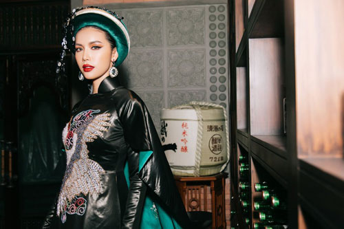 Minh Tú đẹp lộng lẫy như bà hoàng khi trình diễn áo dài