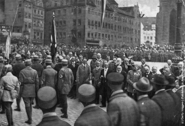 Khoảnh khắc cực độc trùm phát xít Hitler trước khi nổi tiếng - Hình 7 Khoanh khac cuc doc trum phat xit Hitler truoc khi noi tieng-Hinh-7