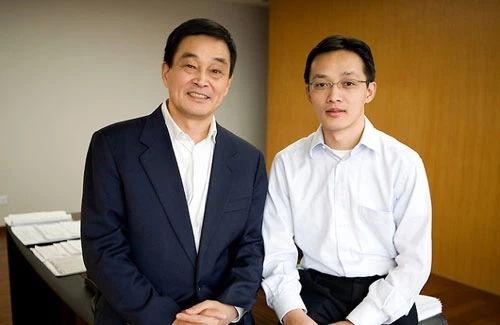 Tỷ phú Liu Yongxing và con trai. Ảnh: Ryan Pyle