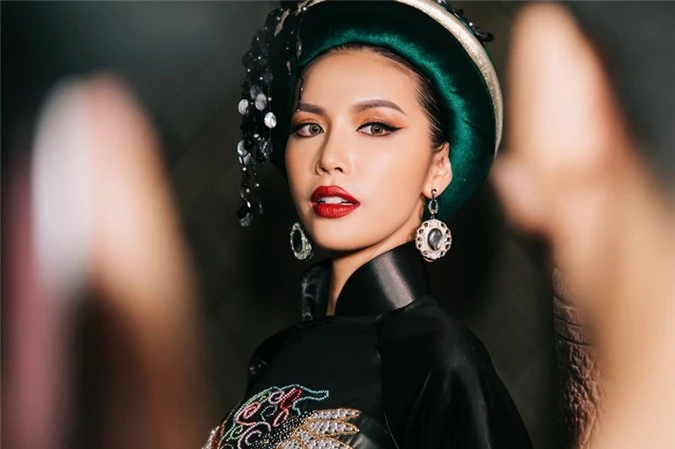 minh tú đẹp lộng lẫy như bà hoàng khi trình diễn áo dài hình 3 minh tu dep long lay nhu ba hoang khi trinh dien ao dai hinh 3