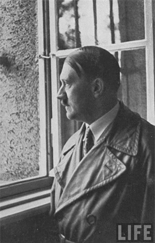 Trùm Hitler suýt bị một dân thường giết chết như thế nào? - Hình 2 Trum Hitler suyt bi mot dan thuong giet chet nhu the nao?-Hinh-2