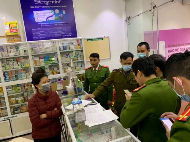 Công an Hà Nội ra quân trong ngày 1/2/2020 để kiểm tra giá bán vật tư y tế tại các cửa hàng vật tư y tế, nhà thuốc.