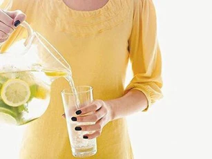 Uống nước chanh tưởng giảm cân ai ngờ hại nhiều không tưởng