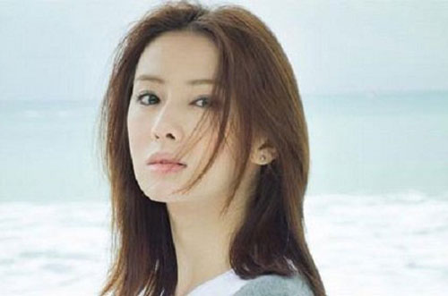 Mẹ anh nhắn 'ngu thì chết' khi tôi mang thai, sau 1 năm bà bỗng đến quỳ gối xin lỗi