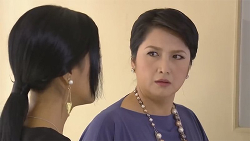 Mẹ chồng "sốt xình xịch" thấy con trai phải rửa bát, im bặt khi con dâu buông nhẹ 1 lời