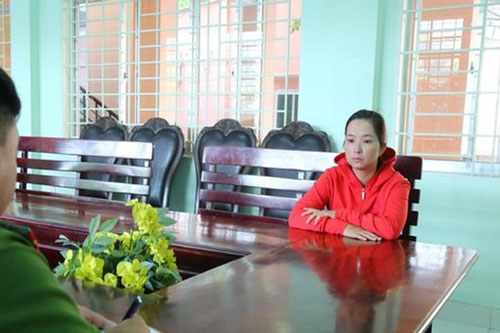 Đề nghị khởi tố người quay video cháu bé 4 tuổi bị mẹ bạo hành