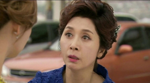 Bức thư con trai gửi con dâu trước ngày công tác khiến mẹ chồng run rẩy đứng không vững