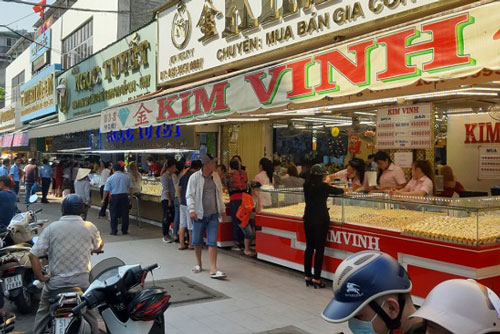 Nhiều mặt hàng đắt khách trong ngày vía Thần Tài tại TP Hồ Chí Minh