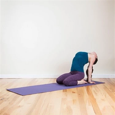 yoga chữa đau đầu - tư thế 4