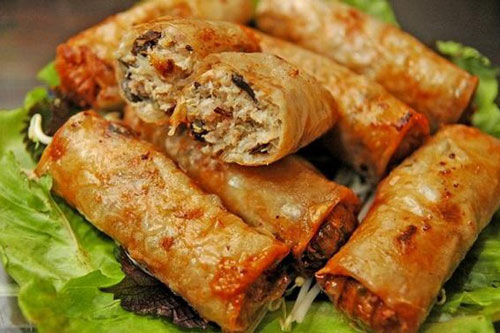 Muốn có món nem rán vàng ươm, thơm phức, lại luôn giòn, không bị bục hãy áp dụng ngay những bí quyết phần lớn các bà nội trợ chưa biết này