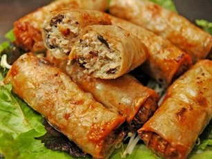 Muốn có món nem rán vàng ươm, thơm phức, lại luôn giòn, không bị bục hãy áp dụng ngay những bí quyết phần lớn các bà nội trợ chưa biết này