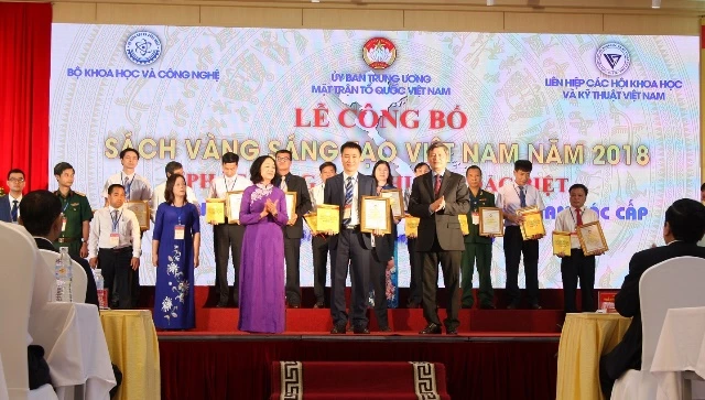 Công trình nghiên cứu của tác giả Trần Văn Trà, Phó Tổng giám đốc Công ty Cổ phần Tập đoàn Hương Sen và nhóm cộng sự được tuyển chọn và công bố trong Sách vàng Sáng tạo Việt Nam.
