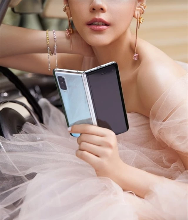 Chiếc smartphone ấn tượng của năm 2019 - 1