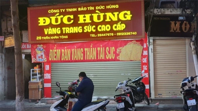 Kỳ lạ: Chủ tiệm vàng đóng cửa ngủ kỹ ngày vía Thần Tài - 5