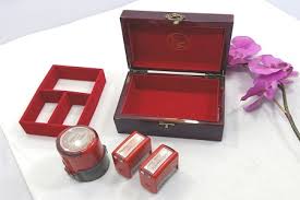 Chuyển đổi loại hình từ công ty TNHH 1TV thành công ty TNHH 2TV có phải thay đổi con dấu?