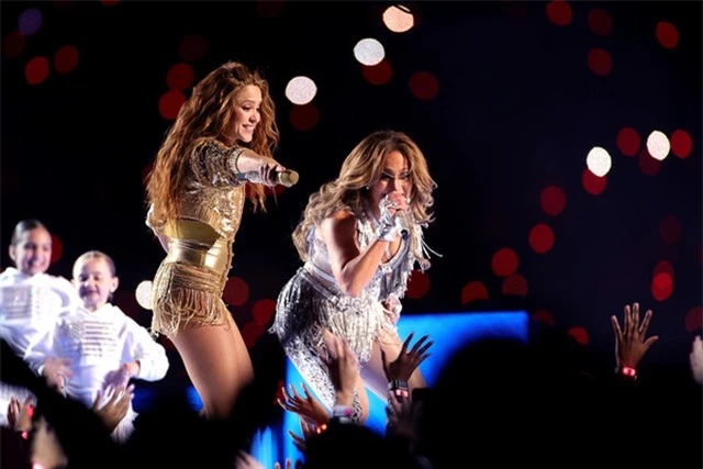 Mãn nhãn với màn diễn bùng nổ của Shakira và Jennifer Lopez - 9
