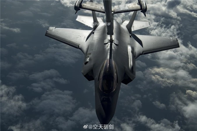 Tiep lieu tren khong cho tiem kich F-35: Kho nhu len troi!-Hinh-5