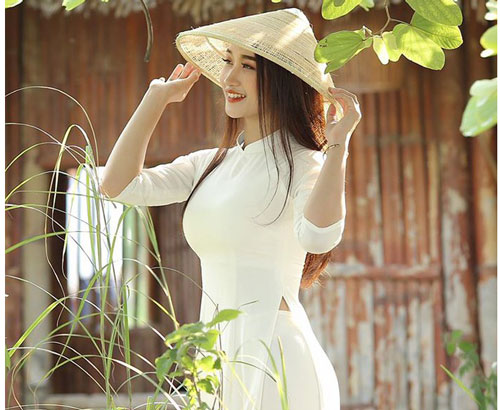 Khó cưỡng trước nhan sắc của cô giáo sáng lên lớp, chiều tới phòng gym