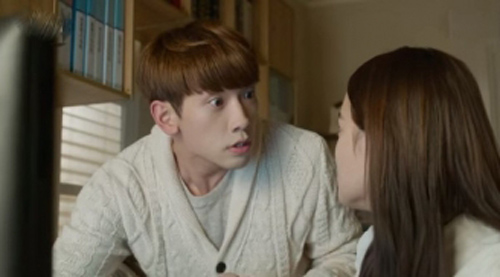 Cứ 4h sáng lại thấy vợ ôm bụng vào nhà vệ sinh, chồng sinh nghi bèn lao vào thì thấy thứ kinh dị đó