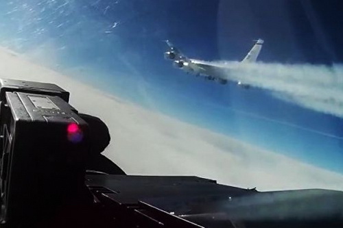 Tiêm kích Nga 3 lần đánh chặn máy bay Mỹ do thám căn cứ không quân