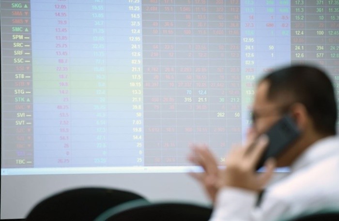 Thị trường hoảng loạn giữa đại dịch Corona, nhà đầu tư Việt nên làm gì?