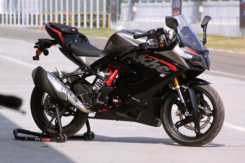 Cận cảnh môtô 312,2 phân khối, trang bị phanh ABS, giá rẻ bất ngờ