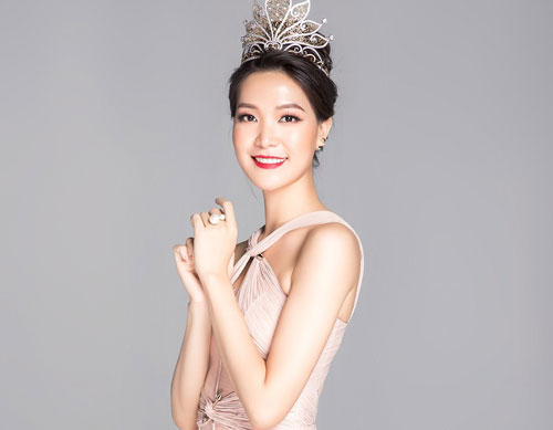 Hoa Hậu Thùy Dung: Những ai không có sức mạnh mới phải dùng đồ hiệu, siêu xe bù đắp lại